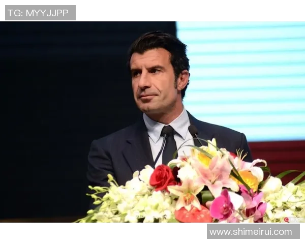 聚焦足球解说员与球星互动的精彩瞬间与独特视角分析