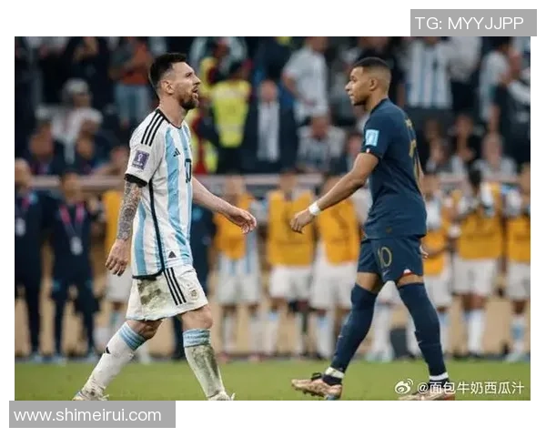 全球足球明星风采展现：梅西、C罗、姆巴佩等球员的赛季表现回顾