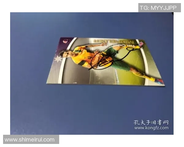 足球球星亲笔签名卡片高清图片展示绝佳收藏价值